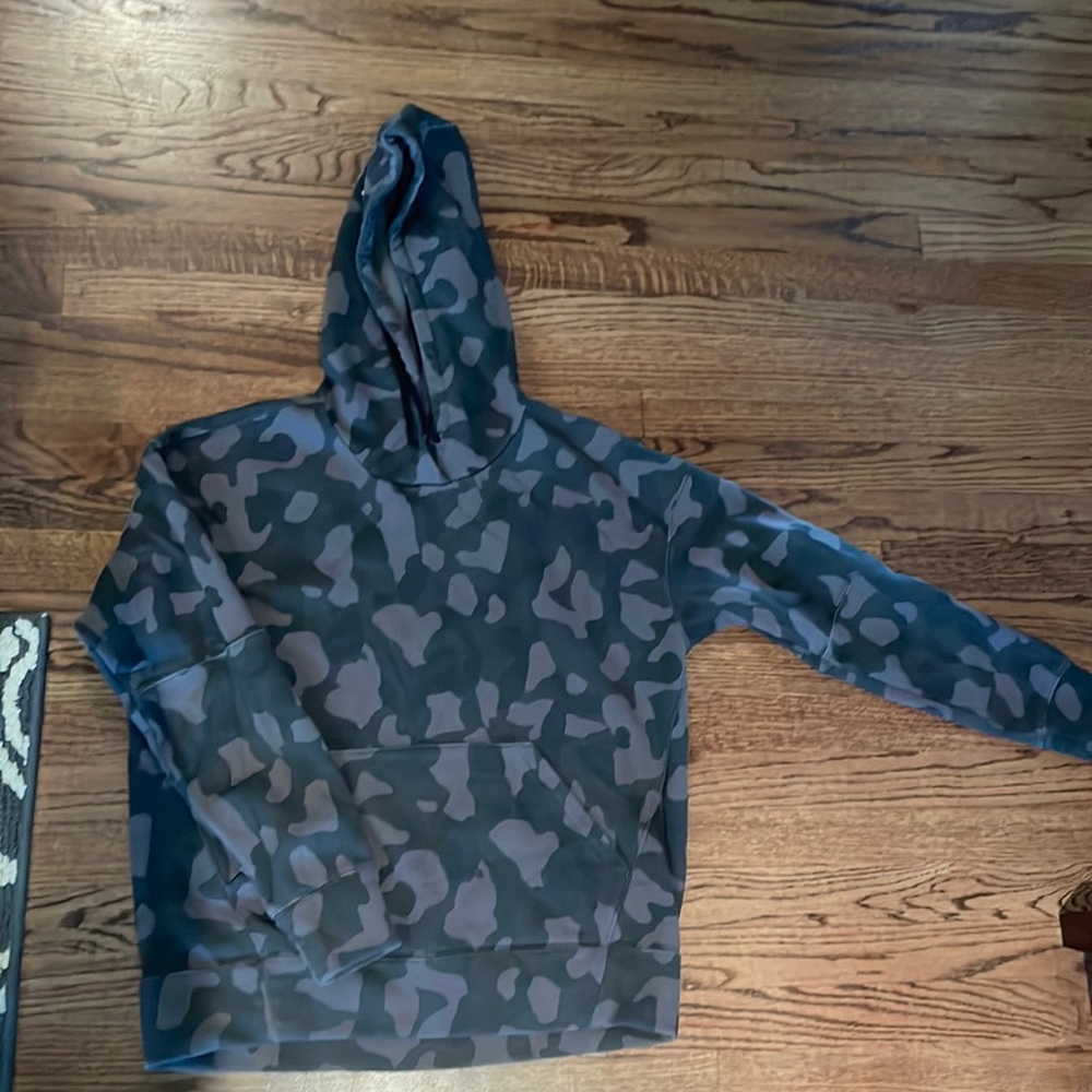 Zella camo sweatshirt size Medium